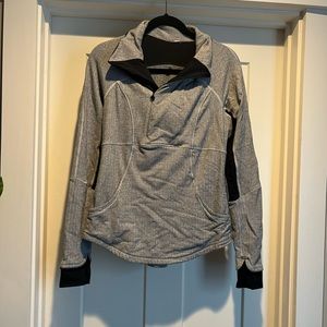 Lululemon pullover size 6